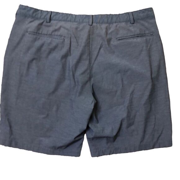Men’s Izod gray lightweight quick dry golf shorts. Size 42 - Picture 3 of 6